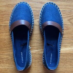 St John's Bay Women's Marlee Denim Blue Round Toe Shoes! Women’s Size 7.